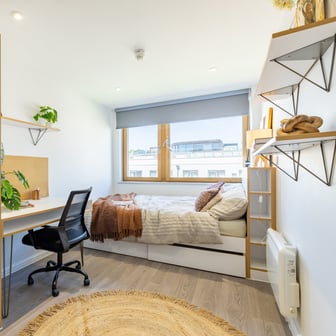 Gold En Suite - Image 3